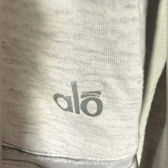 Alo Yoga Sweater - Picture 5 of 8